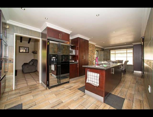 3 BEDROOM HOUSE FOR SALE IN CROYDON